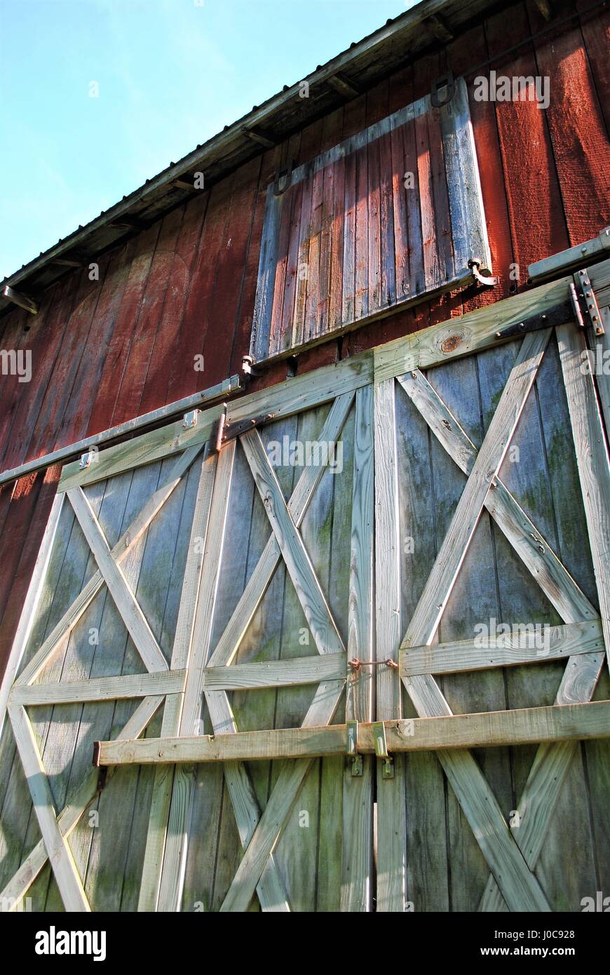 Farm barn doors hires stock photography and images Alamy