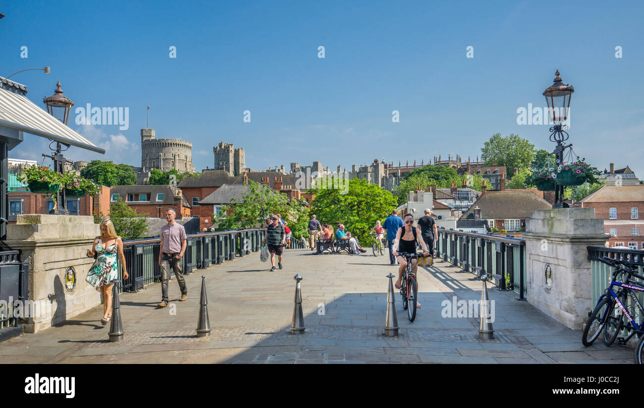 United Kingdom, England, Berkshire, Windsor Bridge over the River Thames connecting the towns of Windsor and Eton for pedestrian and cycle traffic Stock Photo