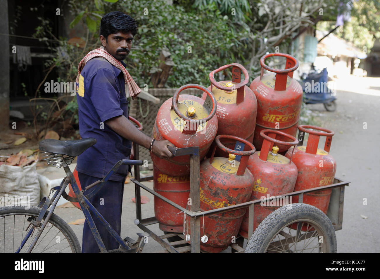 Man carrying bharat gas cylinder, mumbai, maharashtra, india, asia Stock Photo
