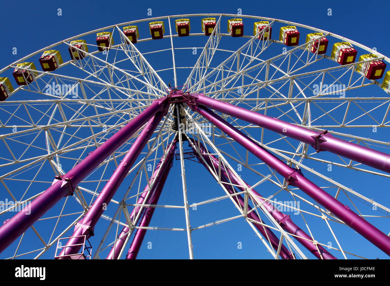Empty Ferris wheel Stock Photo - Alamy