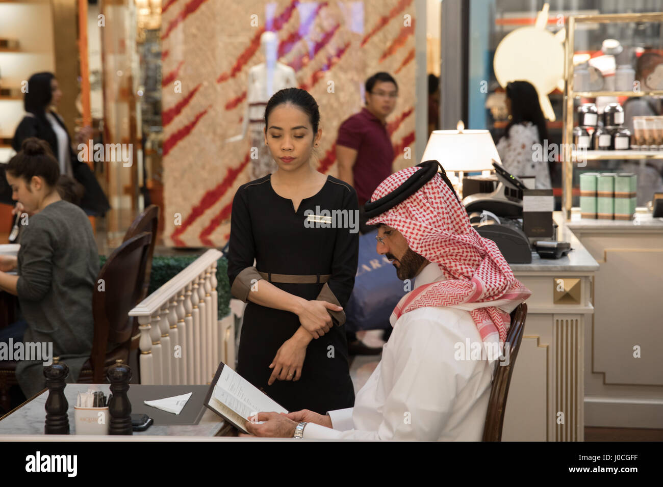 Thawb uae hires stock photography and images Alamy