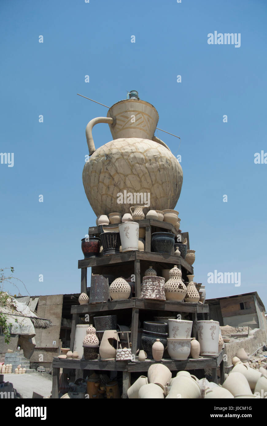 A large water jug at the centre of the A'ali pottery area, Bahrain Stock Photo