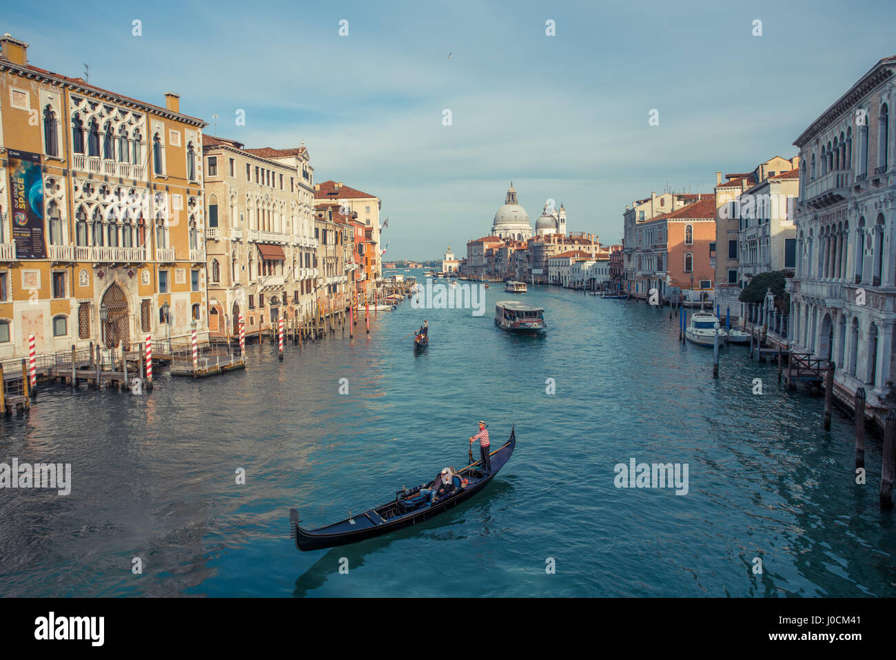 Gondola hi res hi-res stock photography and images - Alamy