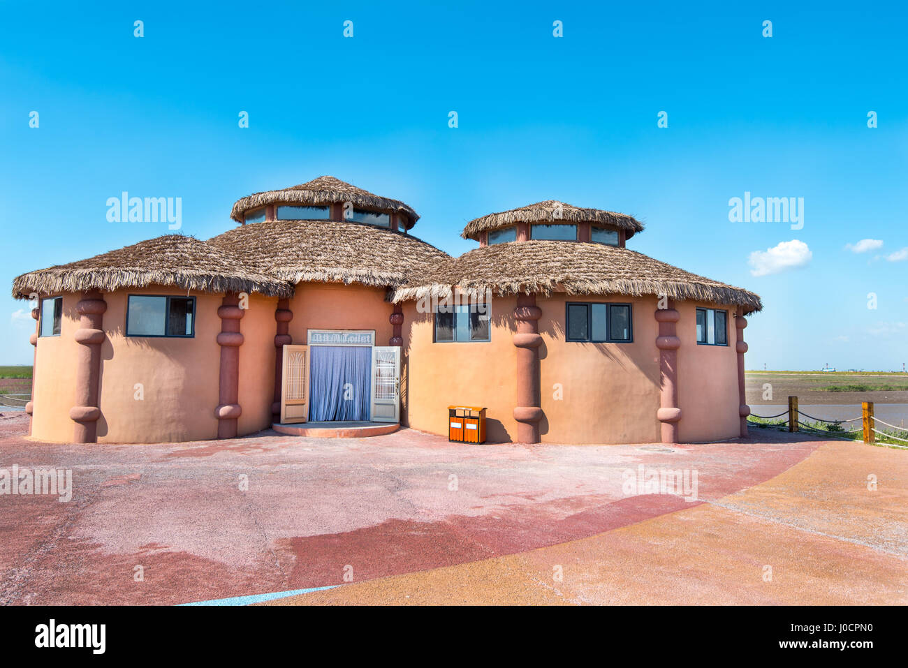 Toilet block at the Red Beach, located in the Liaohe Delta some 30km south west of Panjin City, Liaoning, China. Stock Photo