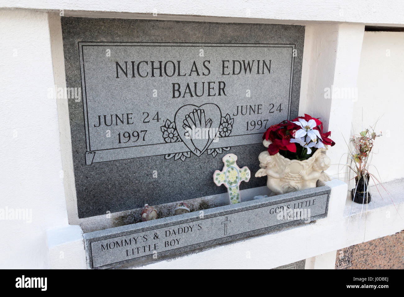 Gravestone for child who was born and died the same day Stock Photo Alamy