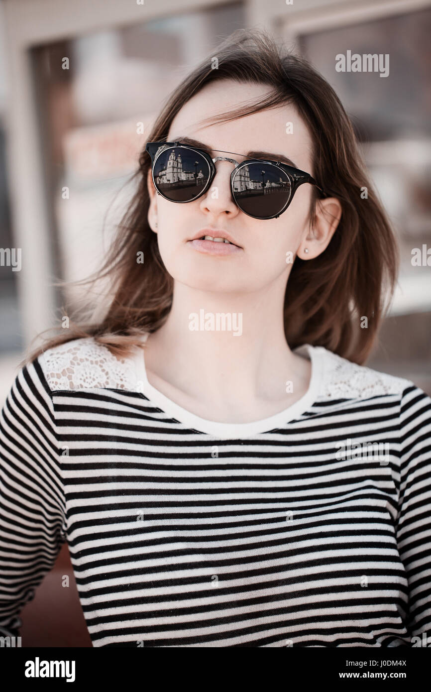 girl with circle glasses