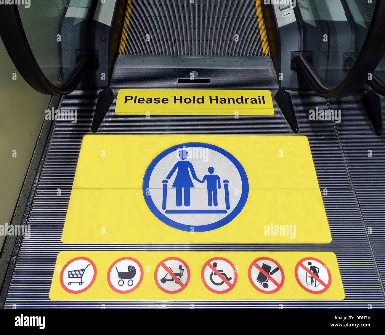 Sign Escalator Safety Hi Res Stock Photography And Images Alamy