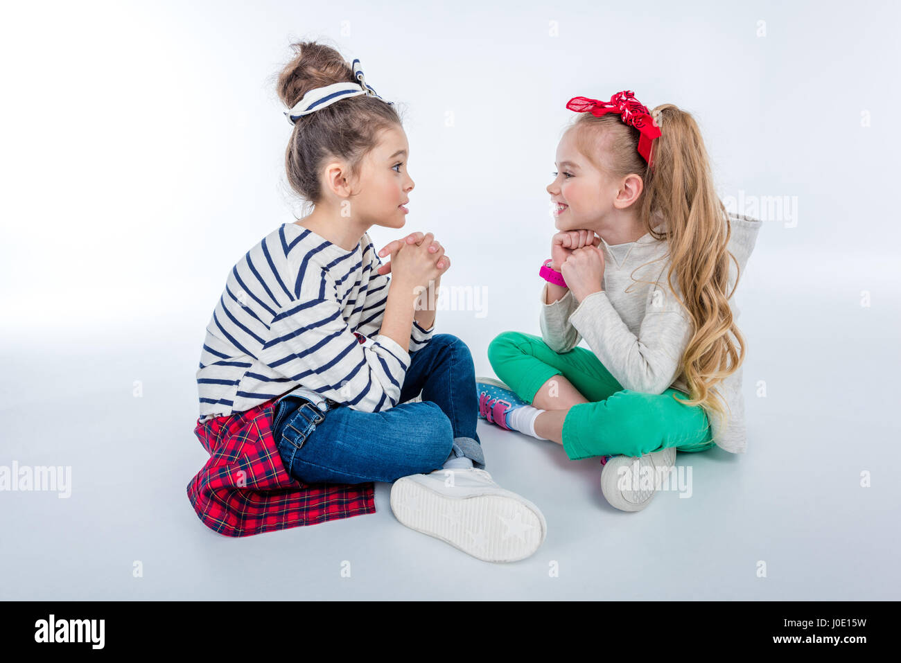Happy girls sitting talking hi-res stock photography and images - Alamy