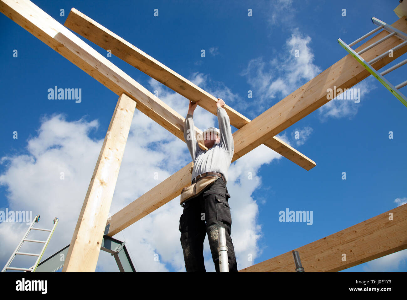 real builder building a roof construction Stock Photo - Alamy