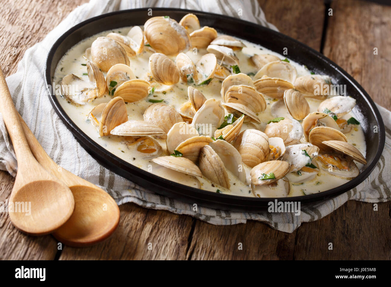 White sauce clams hires stock photography and images Alamy