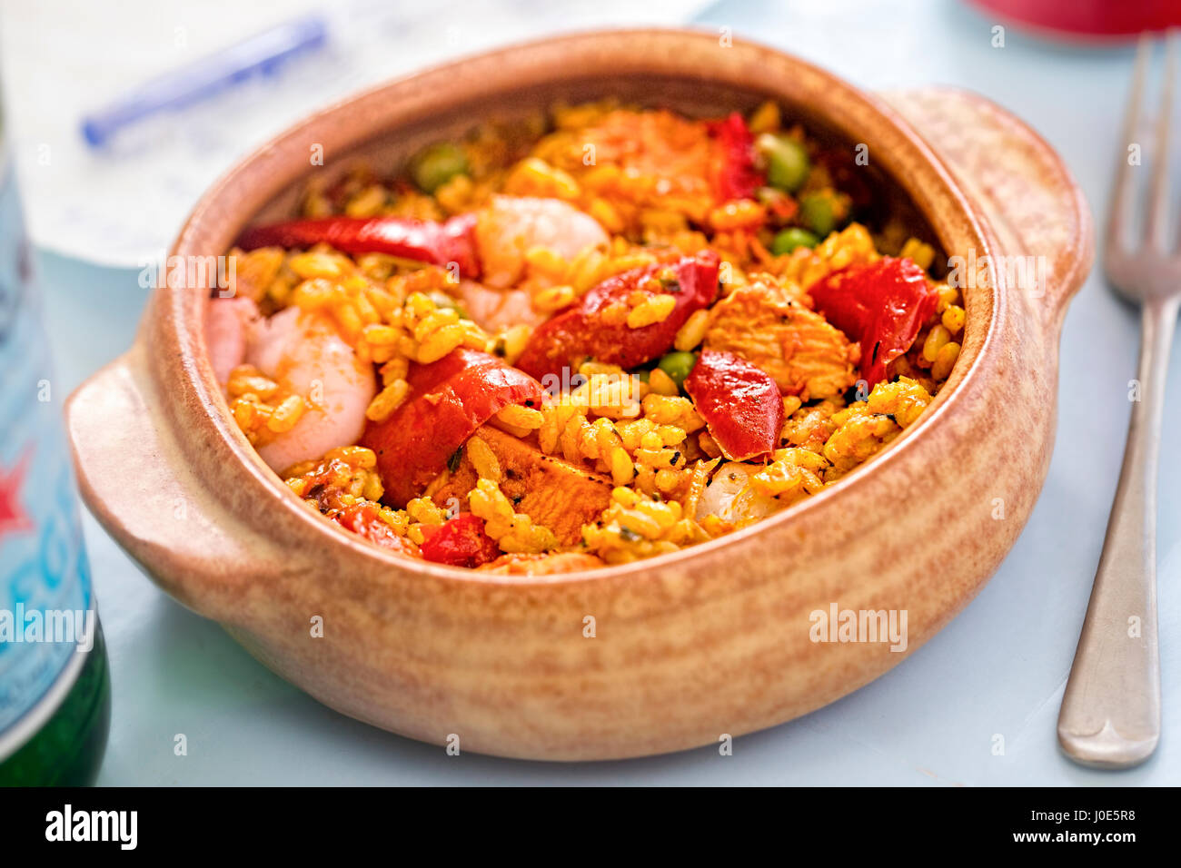 Chicken seafood paella Stock Photo Alamy