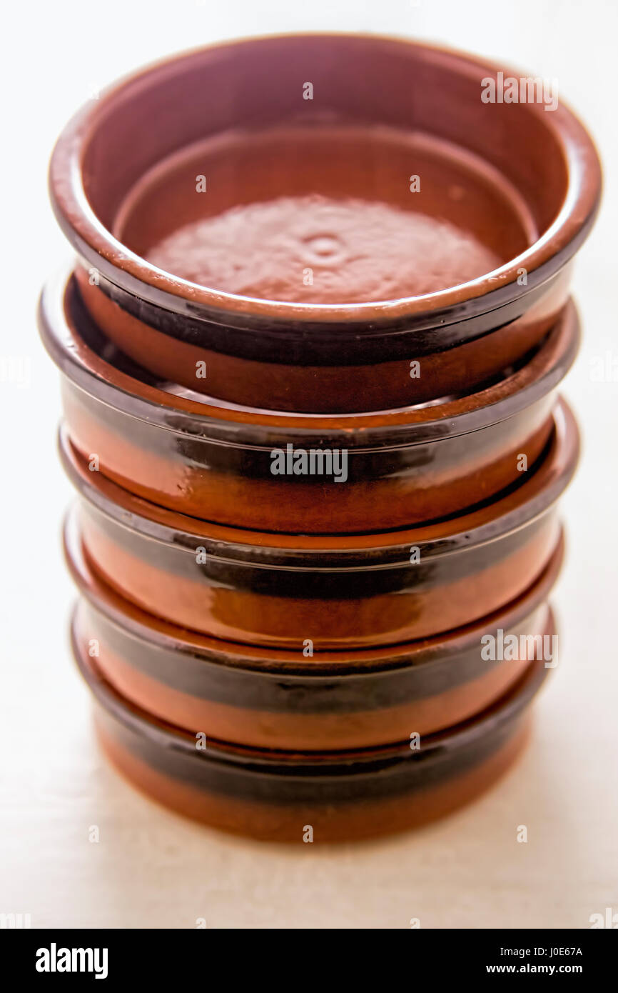 Clay Cooking Pots Stock Photos & Clay Cooking Pots Stock Images Alamy