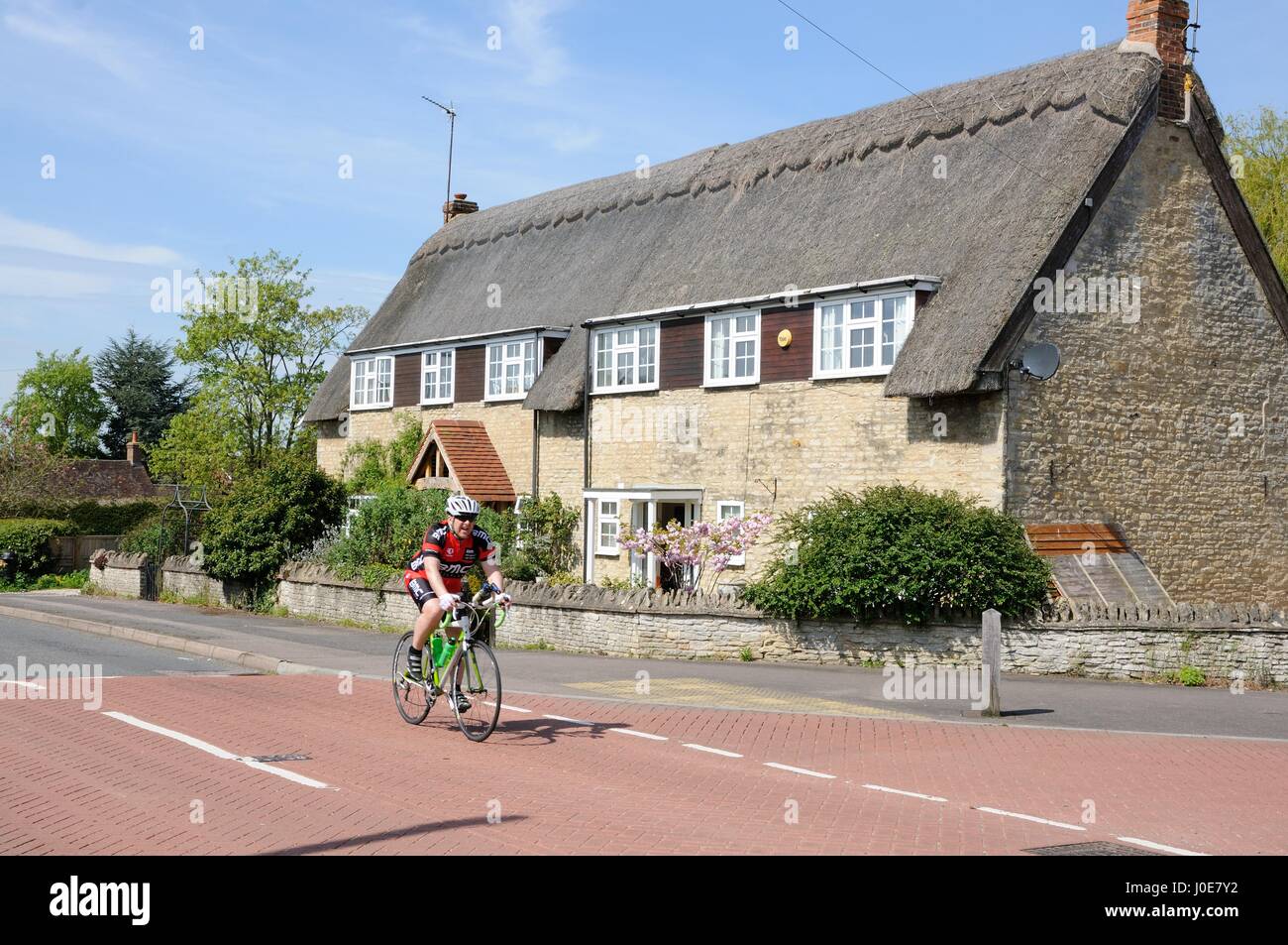 Thatched Cottages, Thurleigh Road,Milton Ernest, BedfordshireMilton Ernest, Bedfordshire Stock Photo