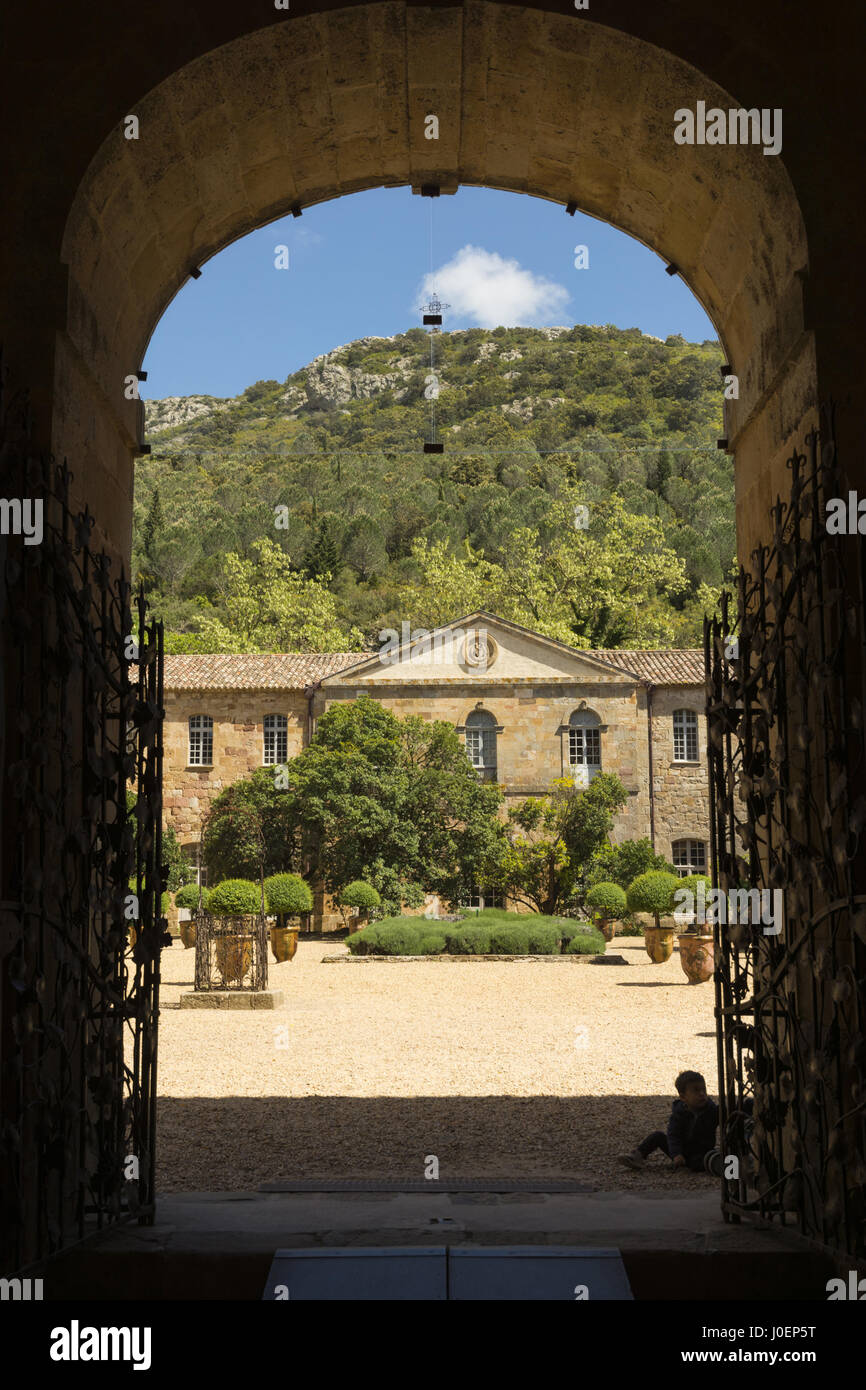 France, Narbonne, Fontfroide Abbey, monastic quarters courtyard Stock Photo