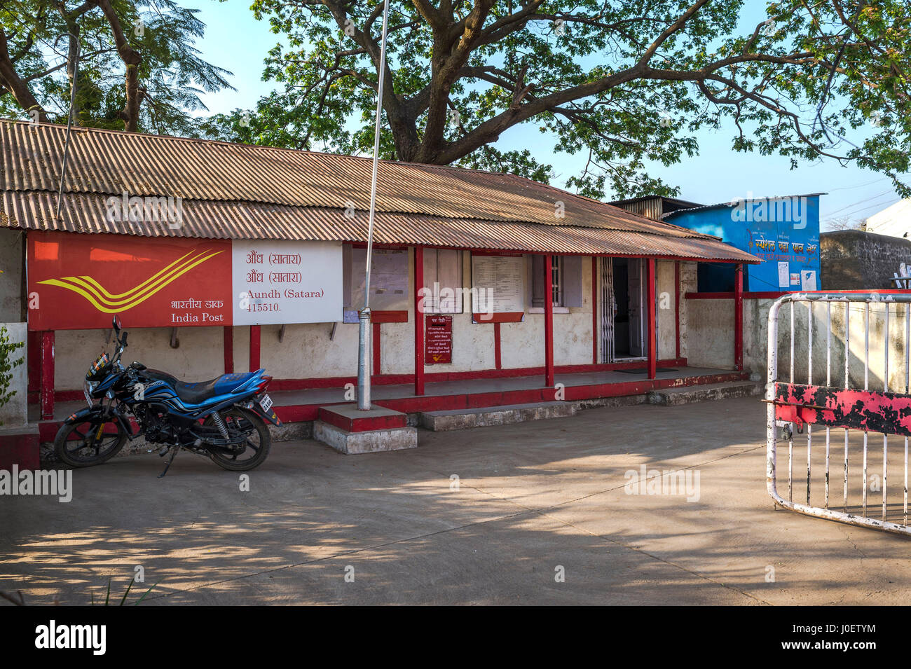 Arriba 81+ imagen village post office Abzlocal.mx