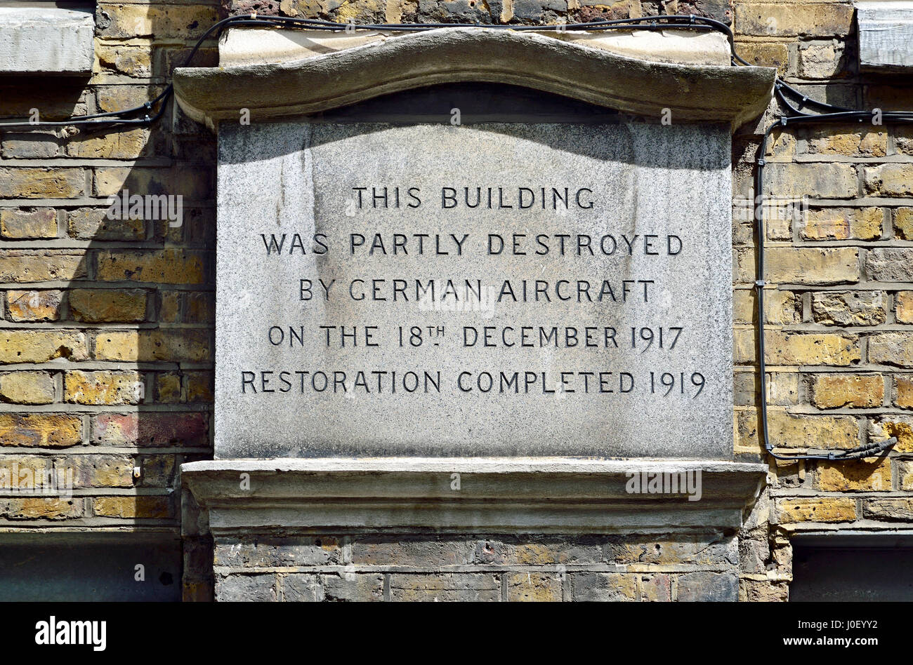 London England, UK. Plaque at 28 St John's Lane, EC1. Evening raid by Gotha bombers in which 14 people died. 'This building was partially destroyed by Stock Photo