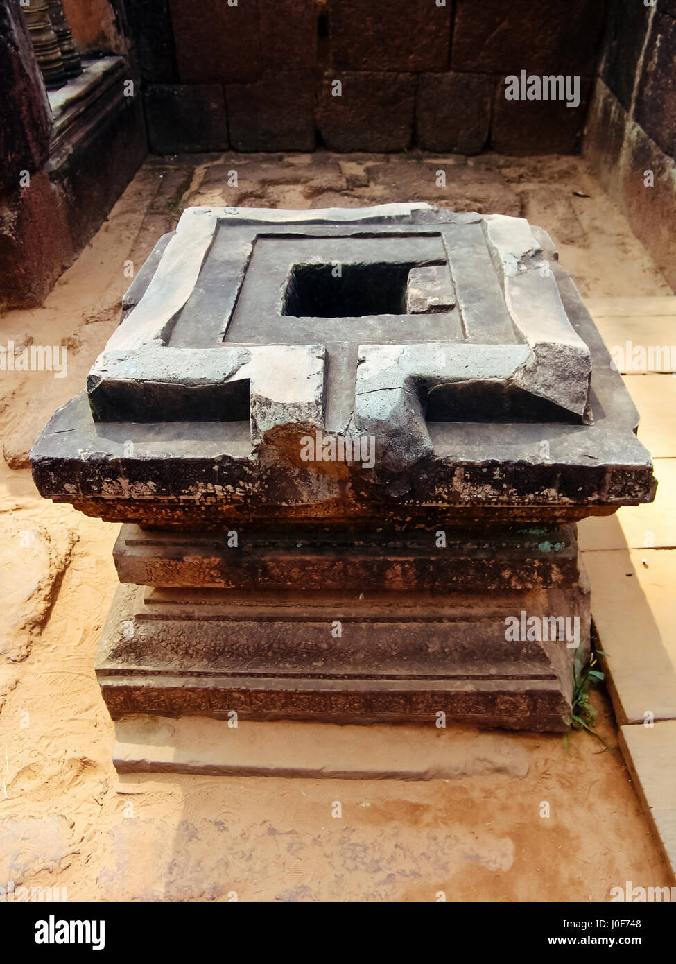 Shakti yoni stone altar a symbol of life force and energy in Angkor Wat temple, Siam Reap, Cambodia Stock Photo