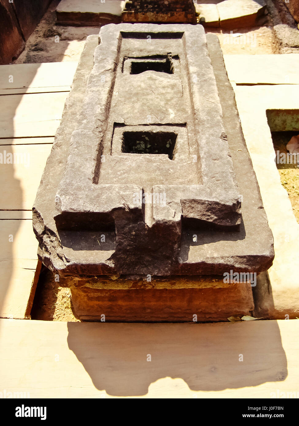 Shakti yoni stone altar a symbol of life force and energy in Angkor Wat temple, Siam Reap, Cambodia Stock Photo