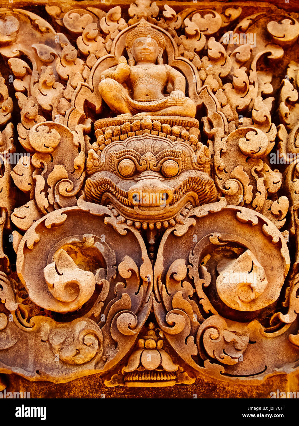 angkor-wat-beautiful-carvings-bas-reliefs-of-banteay-srei-temple