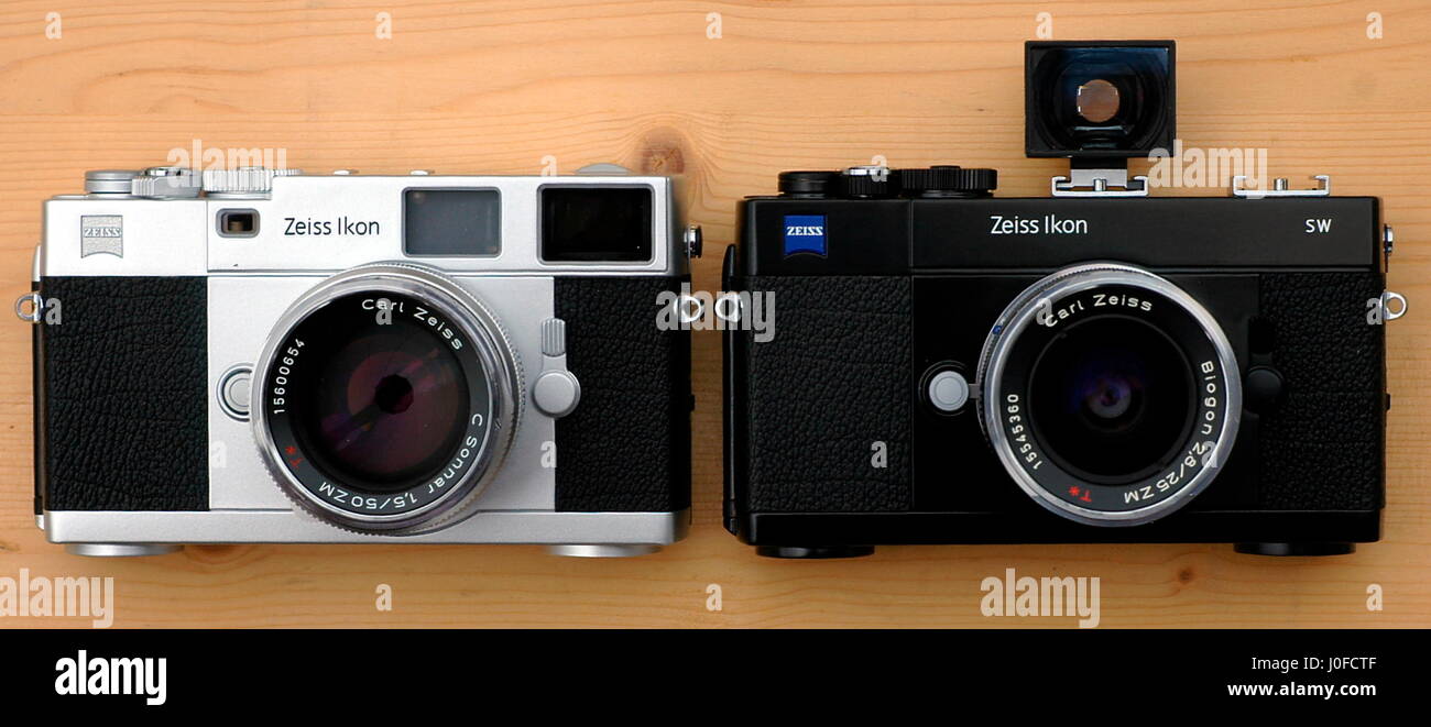 AJAXNETPHOTO. UNITED KINGDOM. - NEW ZEISS RETRO CLASSIC FILM CAMERAS - (L-R) CARL ZEISS, ZEISS IKON WITH C-SONNAR T* 50MM F/1.5ZM AND ZEISS SW - SUPER WIDE CAMERA ® WITH F/2.8 25MM BIOGON ZM.  PHOTO:JONATHAN EASTLAND. REF:R61209 1162 Stock Photo