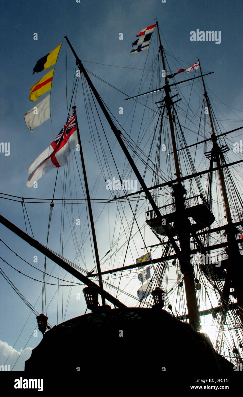 AJAXNETPHOTO. 21ST OCTOBER,2004. PORTSMOUTH, ENGLAND. - TRAFALGAR DAY 2004 - ENGLAND EXPECTS...NELSON'S  FAMOUS SIGNAL FLYING RESPLENDANTLY IN THE STORM SHROUDED RIGGING OF HMS VICTORY. PHOTO:JONATHAN EASTLAND/AJAX.  REF: 42110/1087 Stock Photo