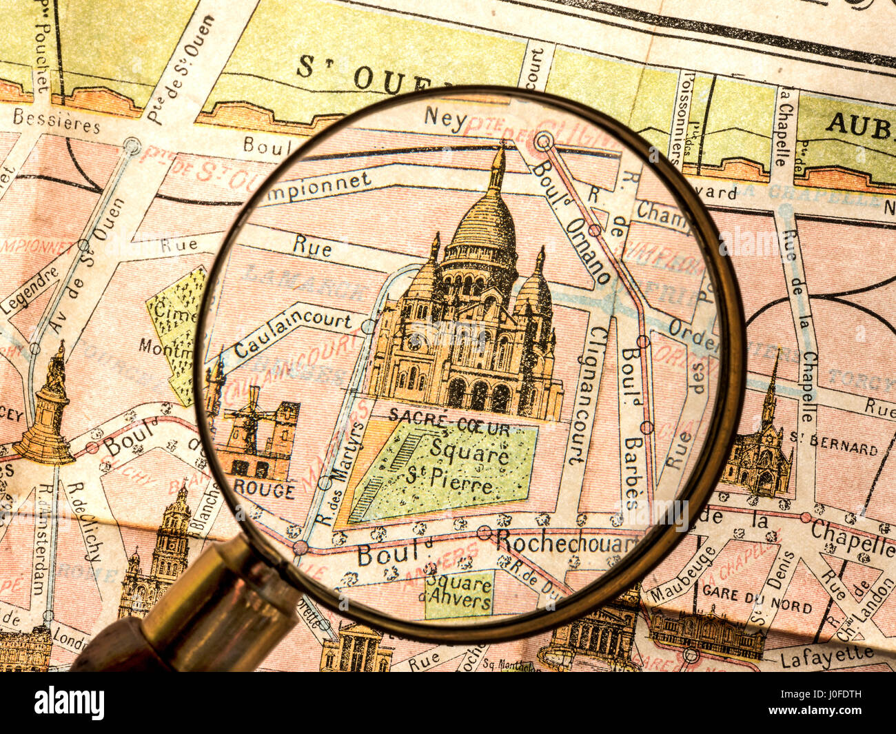 PARIS DETAIL MAP Magnifying Glass vintage retro Monumental Map of 1900's Paris, featuring Sacre Coeur Basilica Montmartre and The Moulin Rouge Theatre Stock Photo