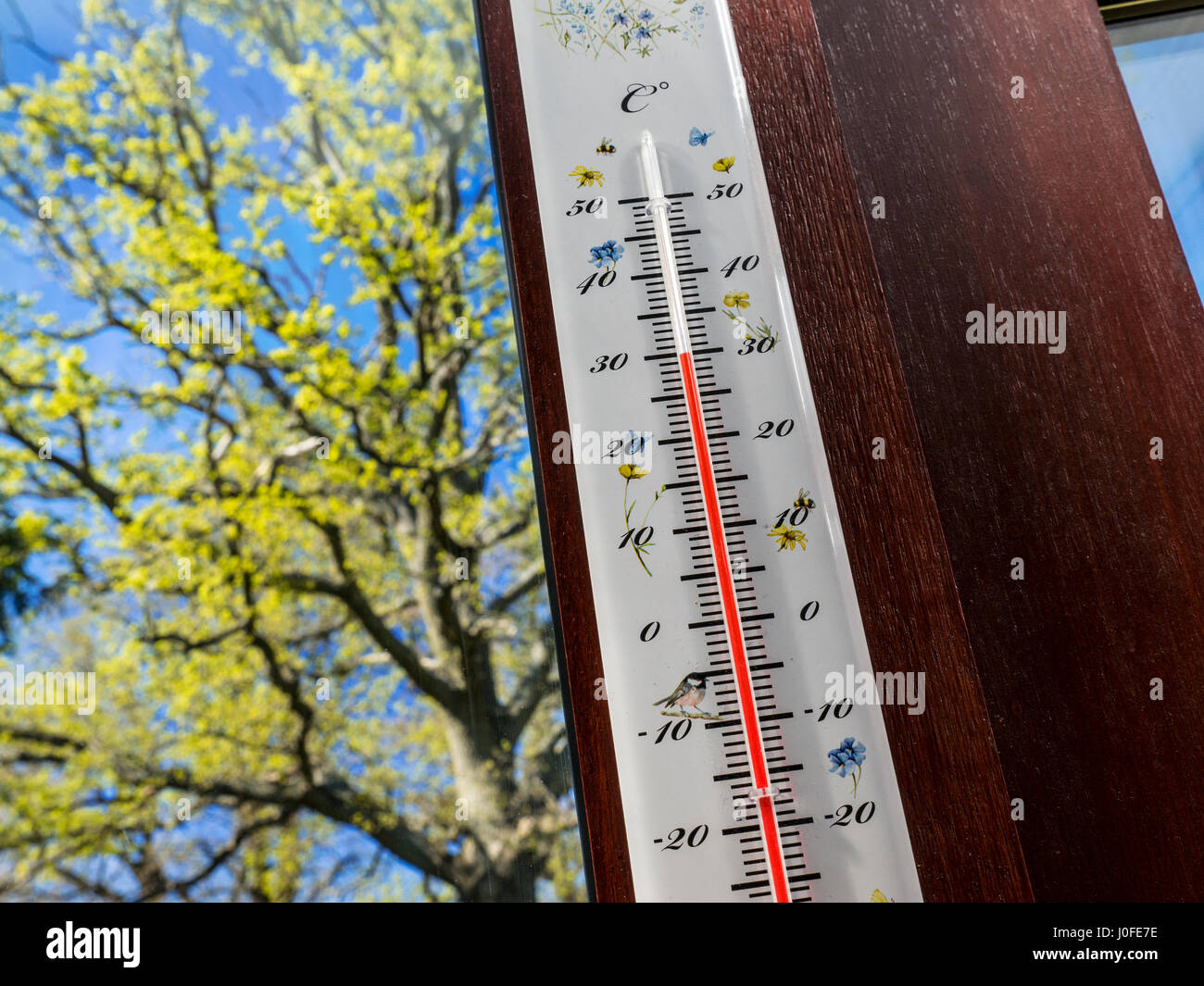 https://c8.alamy.com/comp/J0FE7E/thermometer-with-garden-theme-displays-sunny-30c-degrees-centigrade-J0FE7E.jpg