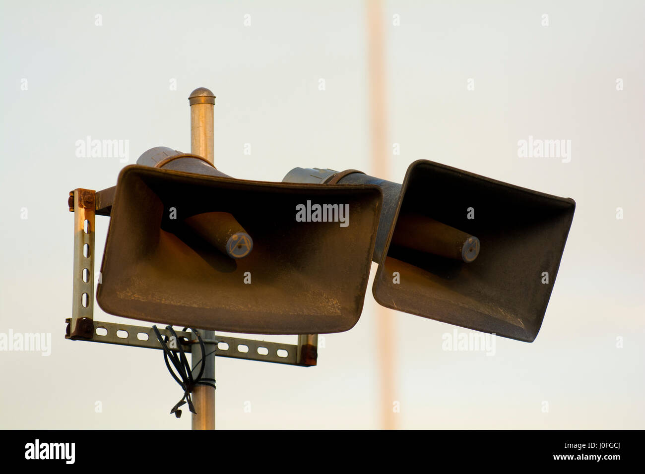 loud outdoor speakers