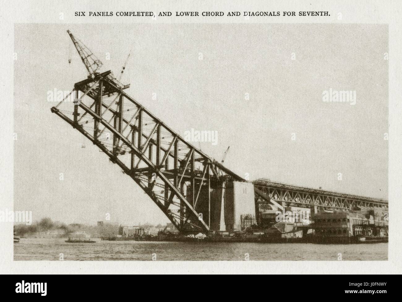 Sydney Harbour Bridge under construction: 6 panels completed, and lower chord and diagonals for 7th Stock Photo