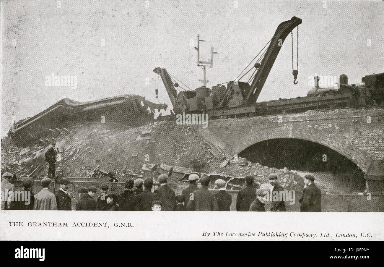 The Grantham accident, onlookers in foreground viewing a derailed carriage and crane. An evening sleeping-car and mail train from London Kings Cross to Edinburgh Waverley hauled by Ivatt 'Atlantic' No 276 derailed, killing 14. The accident occurred in mys Stock Photo