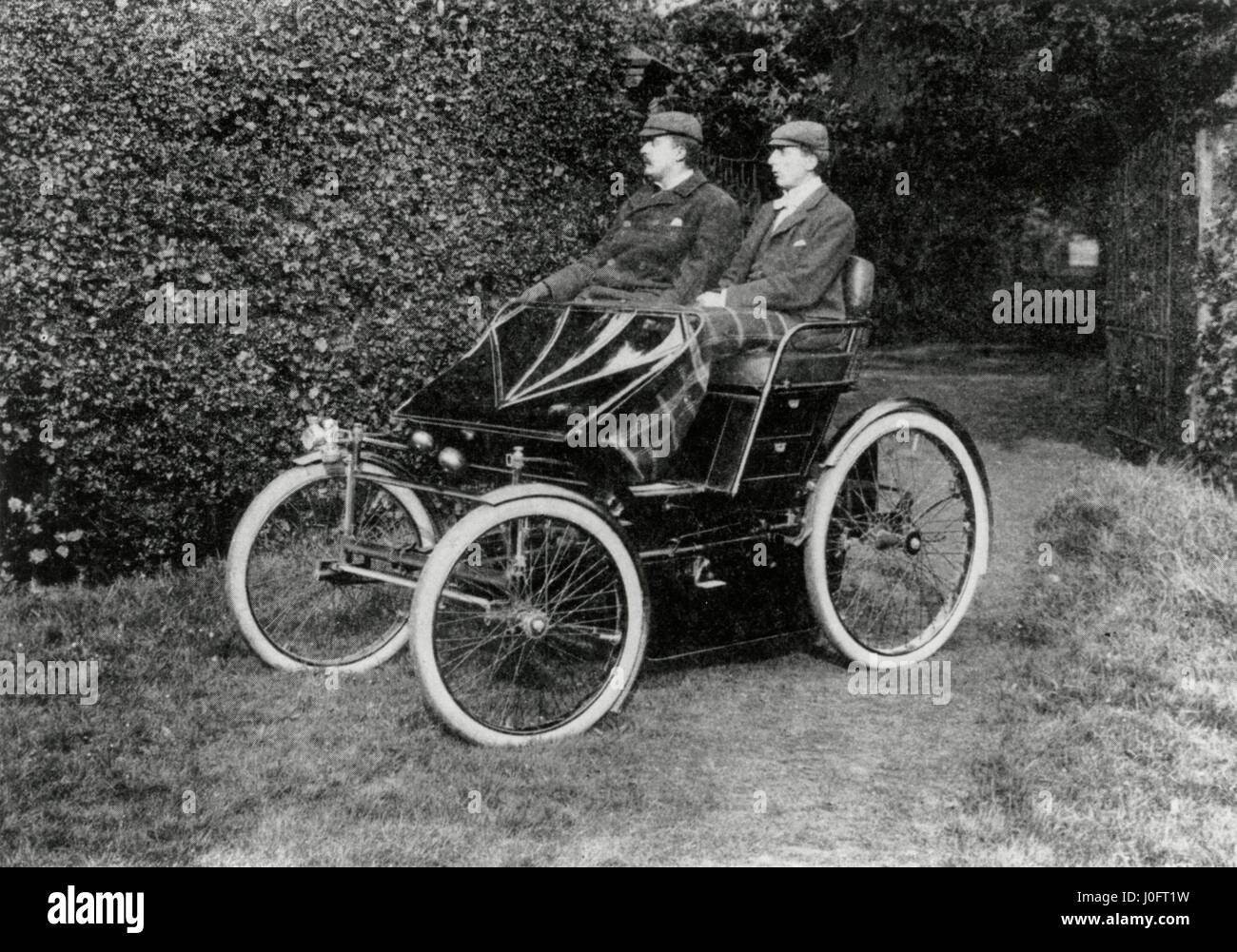 Frederick, in the driver's seat, and George Lanchester with the 8 hp gold medal winning phaeton Stock Photo