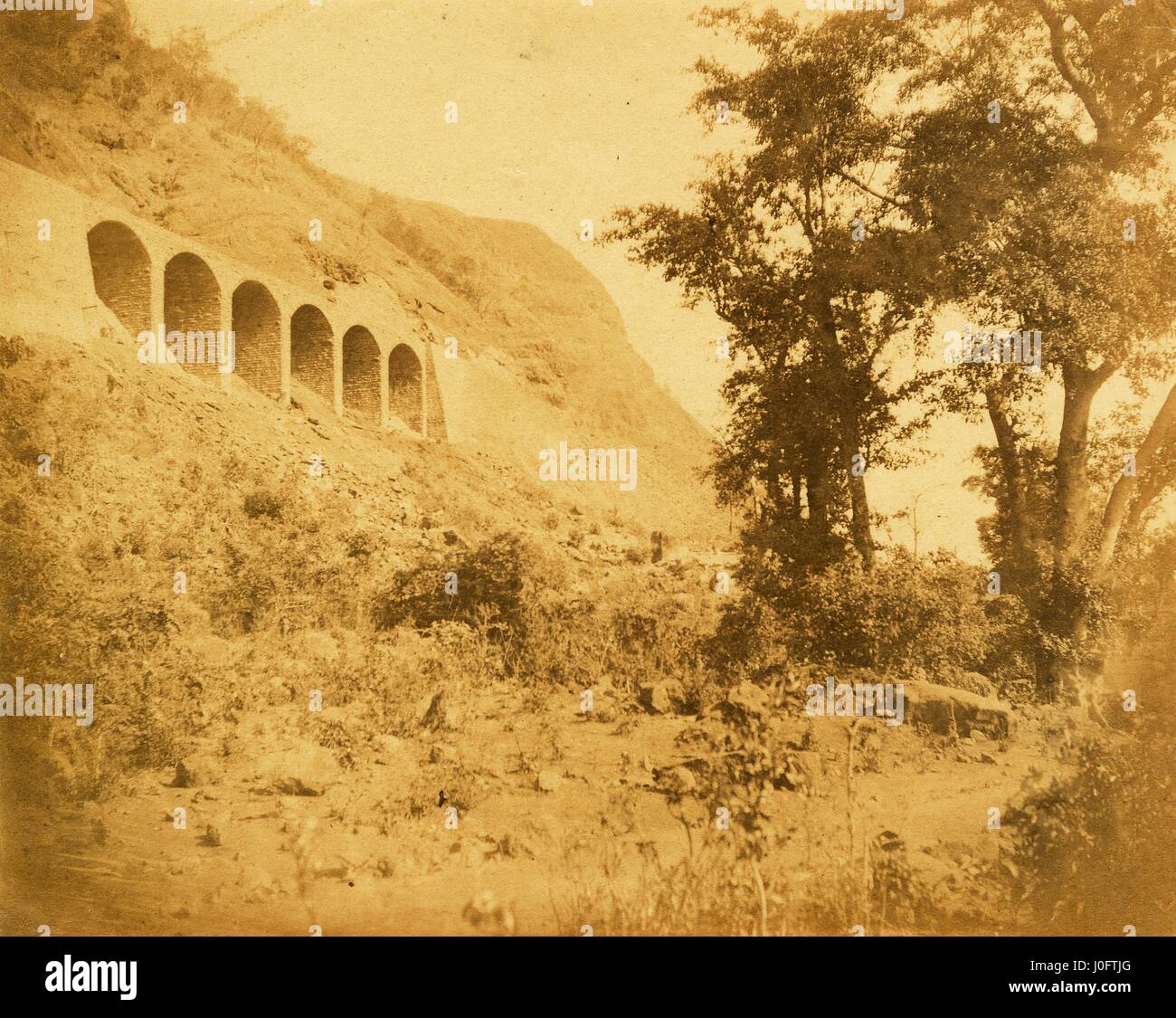 Viaduct and walls below Nath-ka-Doonghur, looking down the incline; at 9 1/8 miles Stock Photo