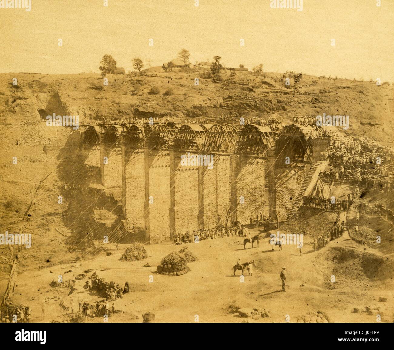 Mhow-ke-Mullee Viaduct, 3,000 men employed; Khumnee Hill; mouth of Tunnel no 11; at 4 3/4 miles Stock Photo