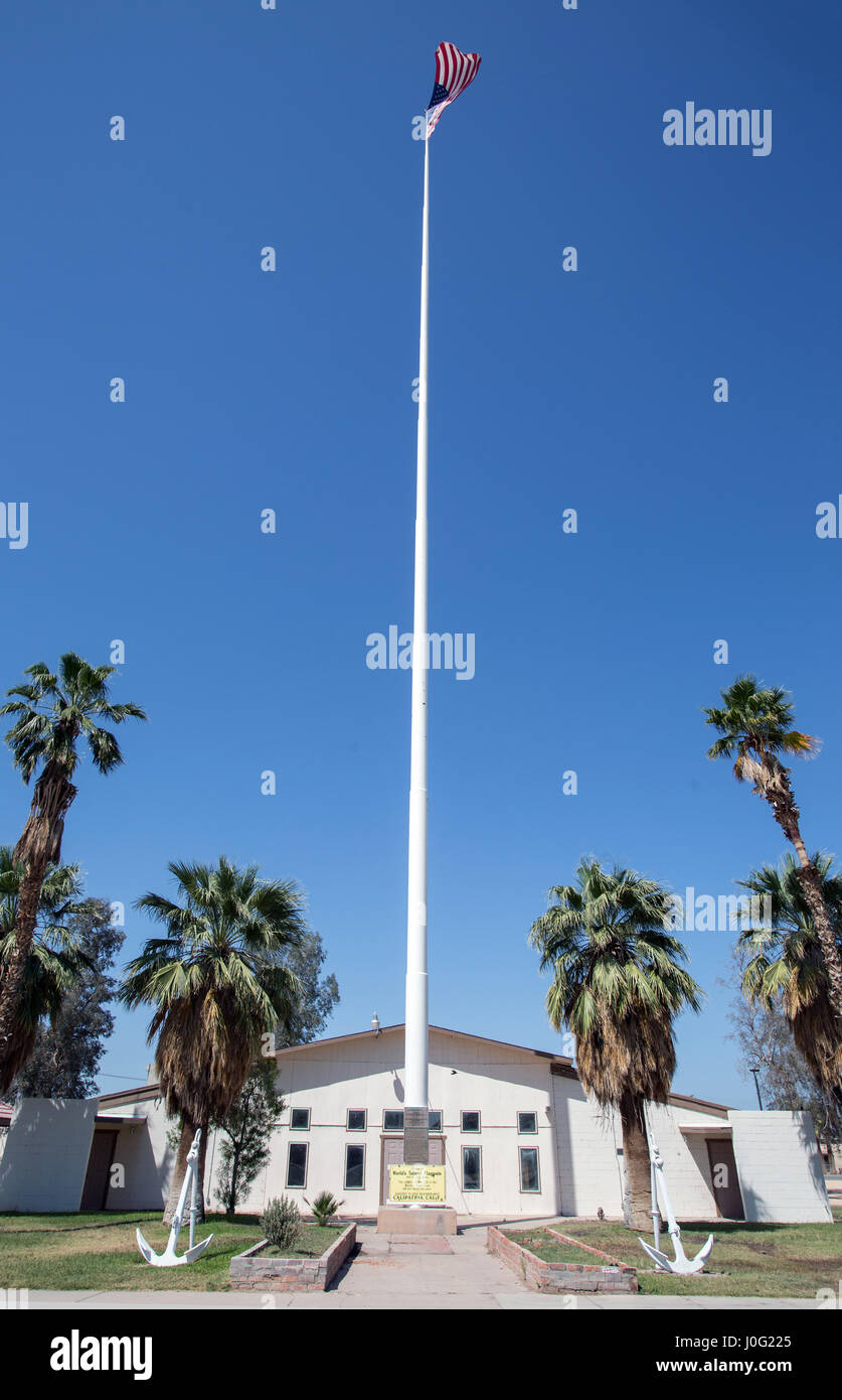 Tall flagpole hires stock photography and images Alamy