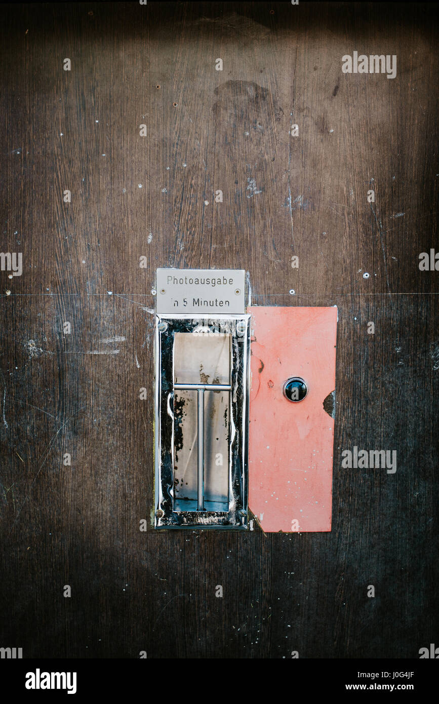 Old style photo booth hi-res stock photography and images - Alamy