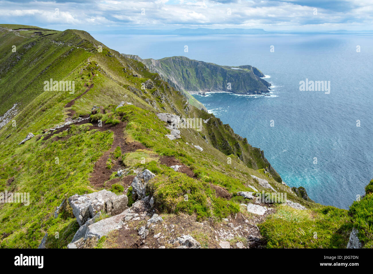 Looking down to the parking area and viewpoint at Amharc Mór from the summit ridge of Slieve League, County Donegal, Ireland Stock Photo