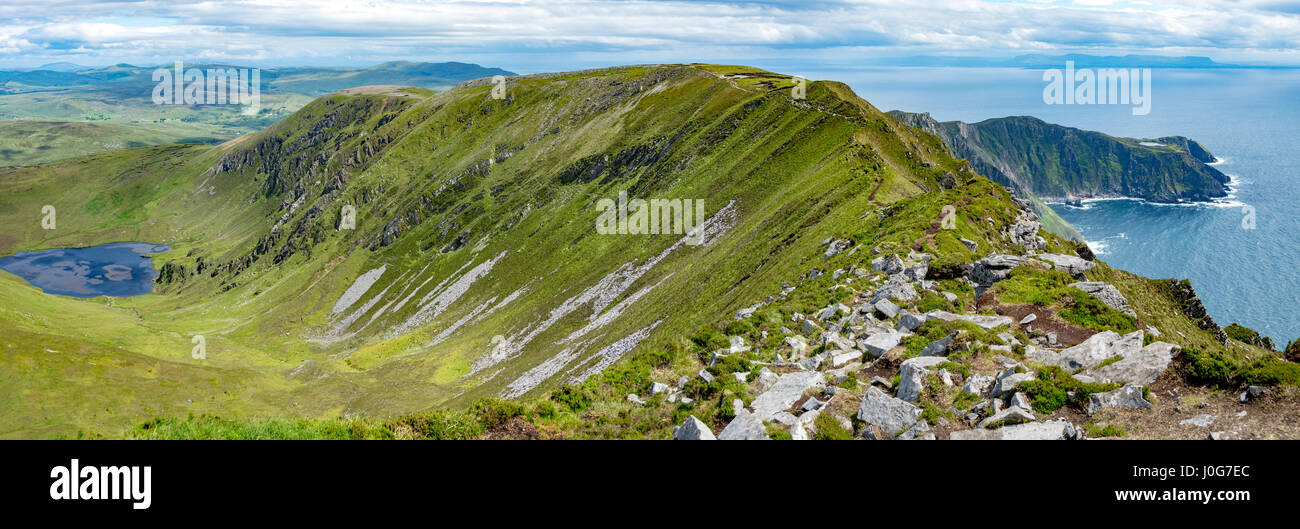 The summit ridge Slieve League at One Man's Pass, County Donegal ...