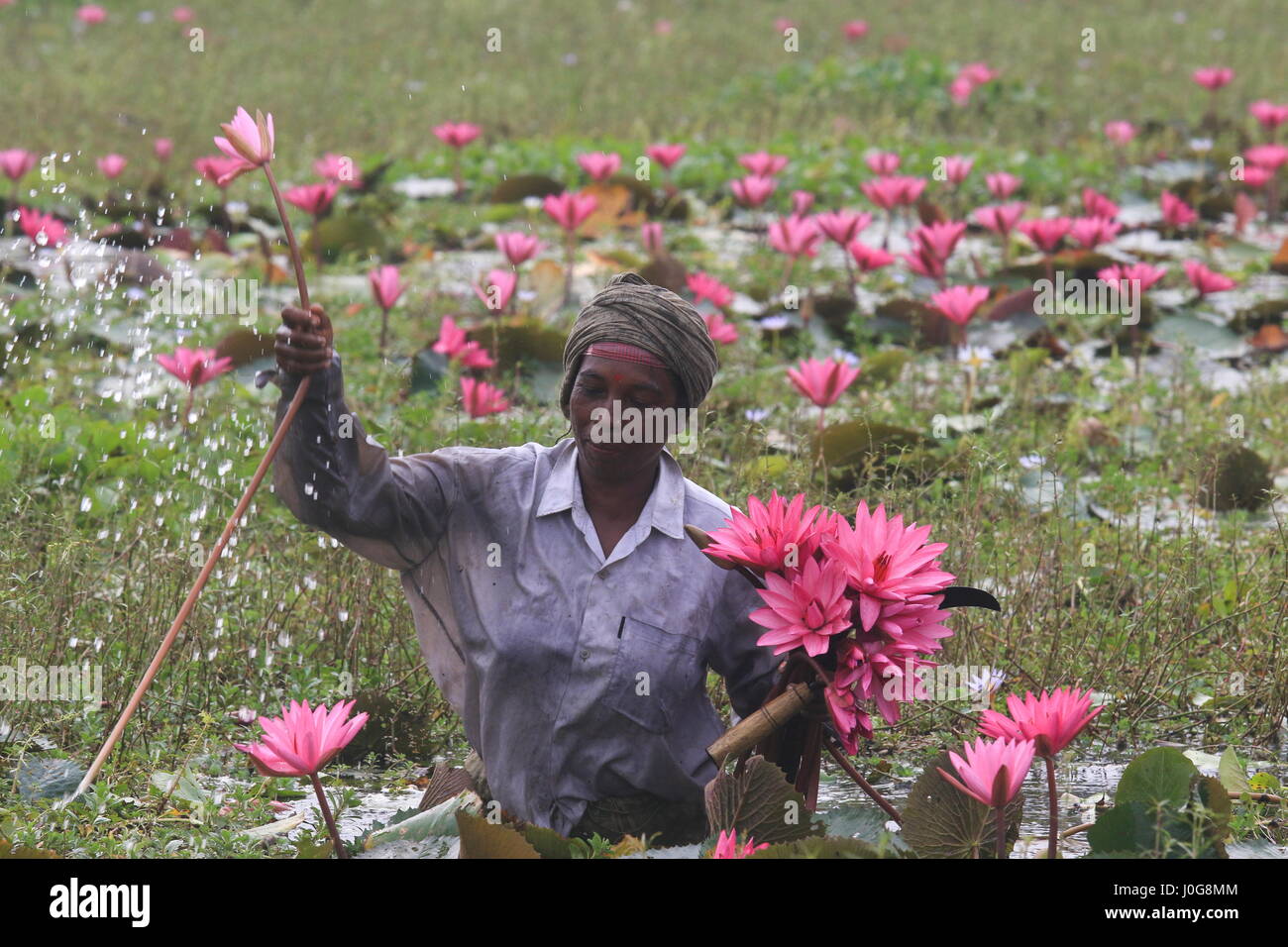 Дәрігердің кабинетіндегі порно Өгей ұлдары бар аналардың порносы