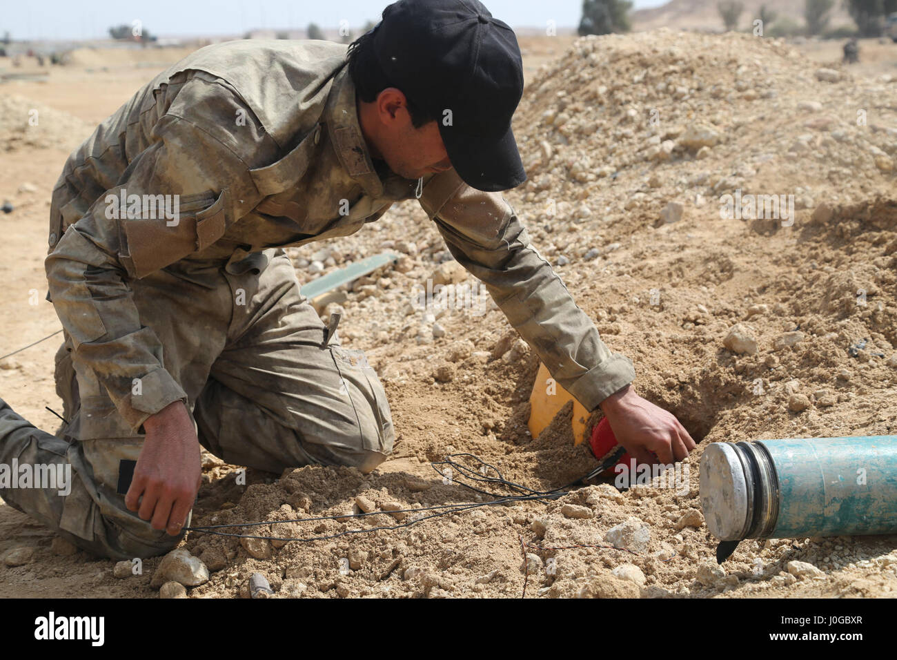 An Iraqi security forces soldier sets up a cutting tool system to safely remove a simulated improvised explosive device during counter-IED training at Al Asad Air Base, Iraq, March 29, 2017. This training is part of the overall Combined Joint Task Force – Operation Inherent Resolve building partner capacity mission by training and improving the capability of partnered forces fighting ISIS. CJTF- OIR is the global Coalition to defeat ISIS in Iraq and Syria. (U.S. Army photo by Sgt. Lisa Soy) Stock Photo