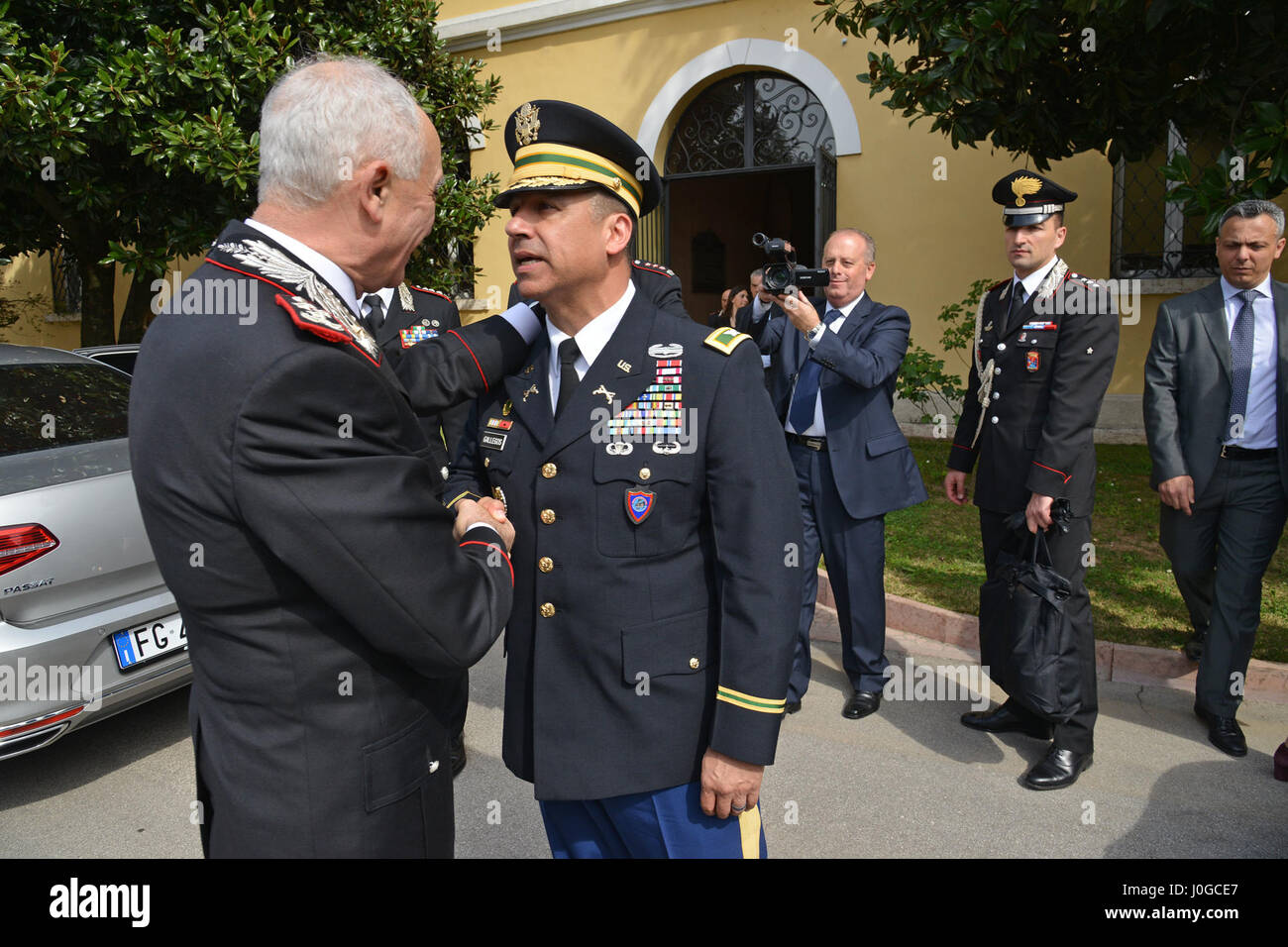 Gen. Tullio Del Sette, Italian Carabinieri General Commander (left), thanks U.S. Army Col. Darius S. Gallegos, CoESPU deputy director (right), during visit at Center of Excellence for Stability Police Units (CoESPU) Vicenza, Italy, April 1, 2017. (U.S. Army Photo by Visual Information Specialist Paolo Bovo/released) Stock Photo