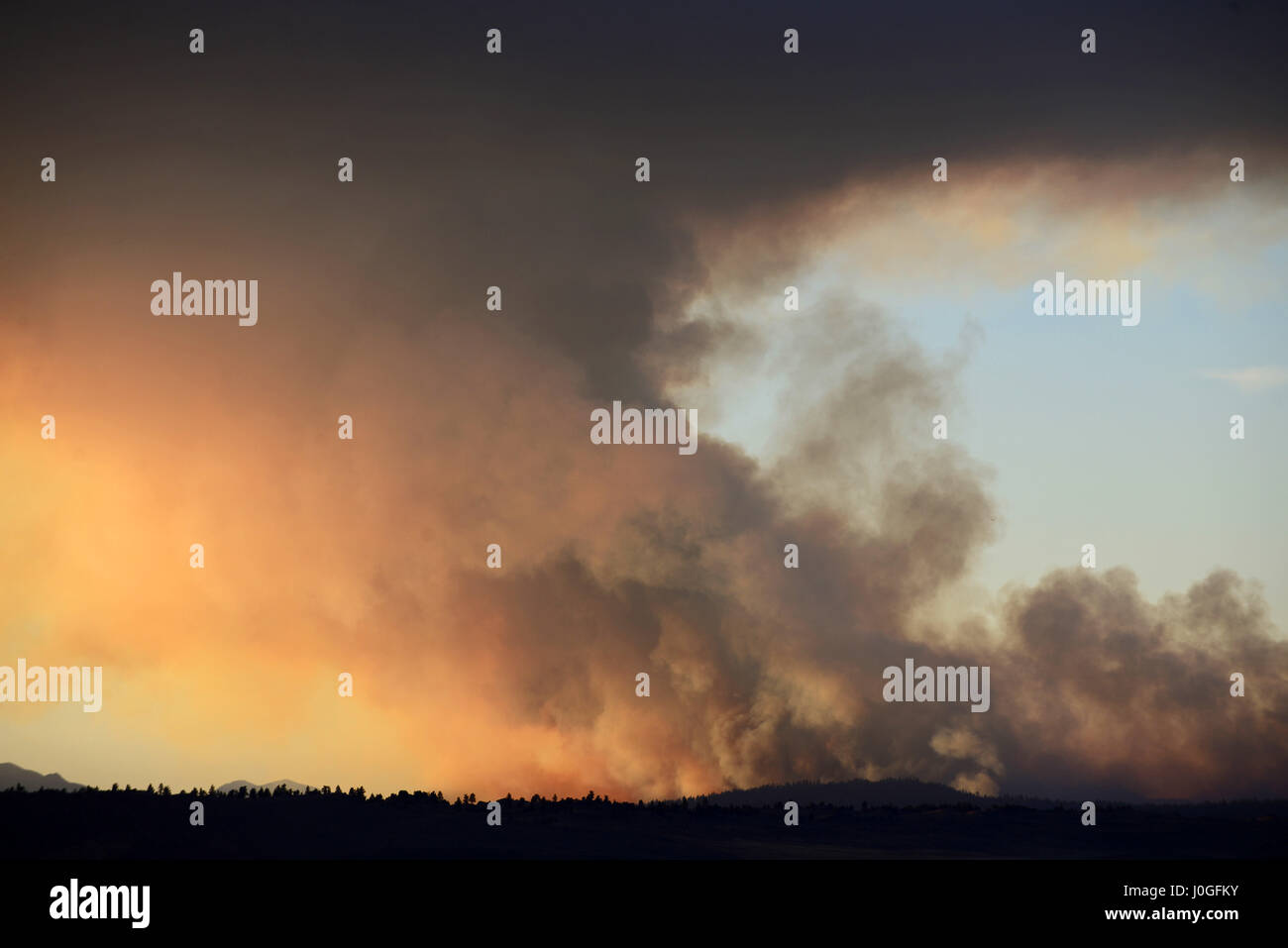 California wildfire smoke hi-res stock photography and images - Alamy