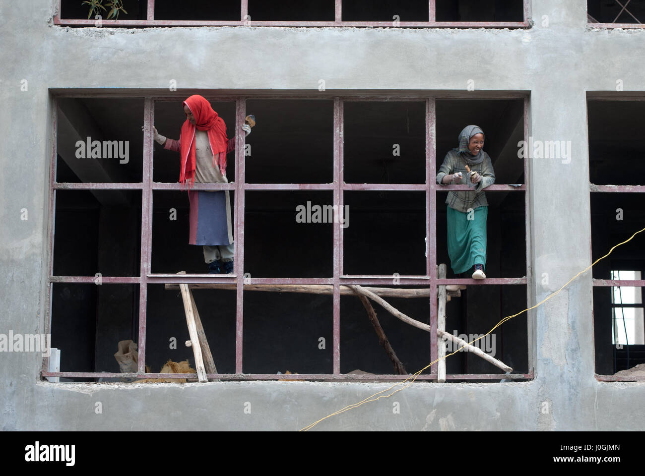 Two girls working on a construction site in Addis Ababa Stock Photo