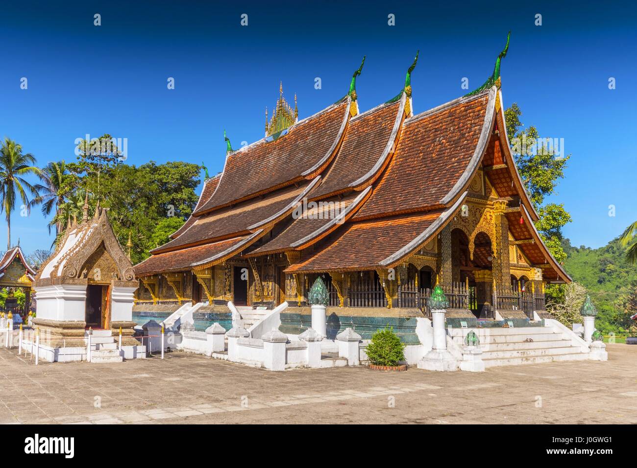 wat-xieng-thong-buddhist-temple-luang-prabang-unesco-world-heritage