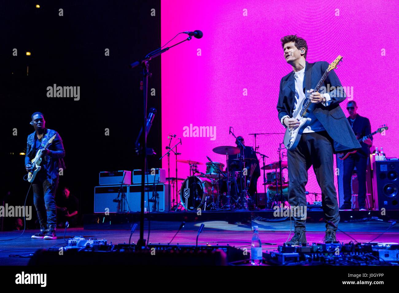 Chicago, Illinois, USA. 11th Apr, 2017. ISAIAH SHARKEY, STEVE JORDAN, JOHN  MAYER and PINO PALLADINO at United Center during The Search For Everything  Tour in Chicago, Illinois Credit: Daniel DeSlover/ZUMA Wire/Alamy Live