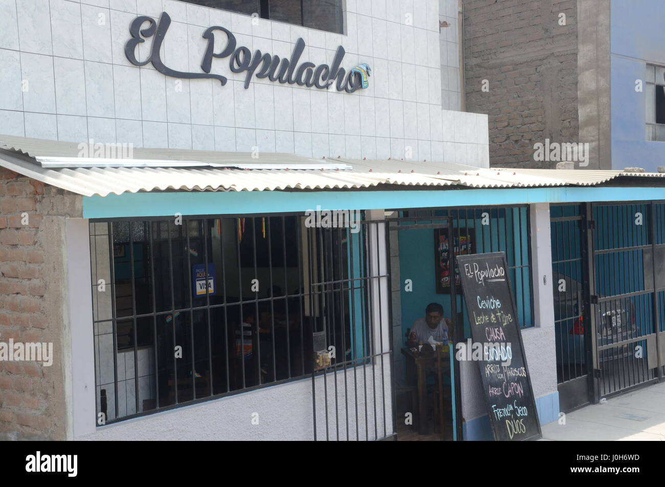 Lima, Peru. 5th Feb, 2017. The Populacho restaurant in Villa María del Triunfo, a poor neighbourhood in Lima, Peru, 5 February 2017. The restaurant offers haute cuisine fare at rates that are designed to be accessible to all. Photo: Georg Ismar/dpa/Alamy Live News Stock Photo