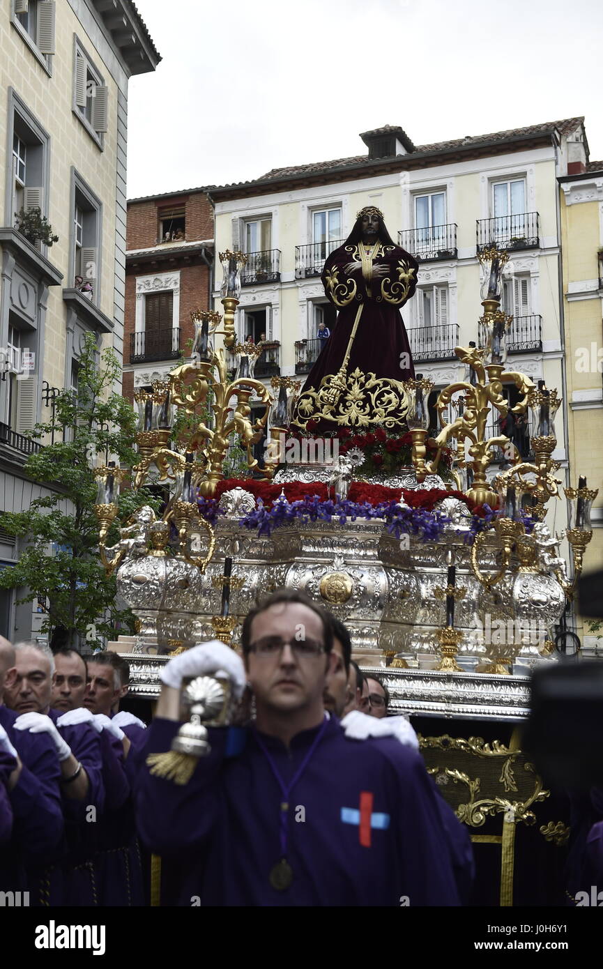 Madrid, Spain. 13th Apr, 2017. Hooded penitents from ' Jesus Nazareno el pobre y Maria Santisima del dulce nombre' brotherhood hold torches as they take part in a traditional annual Holy Week procession in Madrid, Spain, early Thursday hours, April 13, 2017. Hundreds of processions take place throughout Spain during the Easter Holy Week. Credit: Gtres Información más Comuniación on line,S.L./Alamy Live News Stock Photo