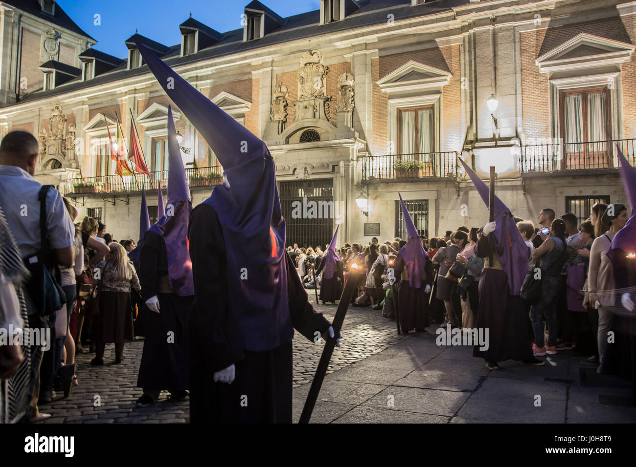 Madrid, Spain. 13th April, 2017. In Holy Week, Procession Of La Macarena On The Streets Credit: Alberto Sibaja Ramírez/Alamy Live News Stock Photo