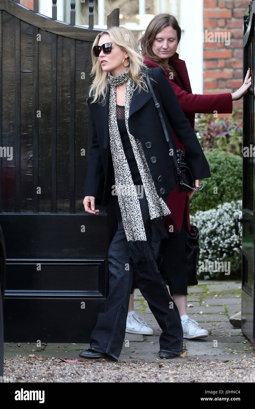 Kate moss leaves her home in north london new pics Kate moss leaves her home in north london new picture