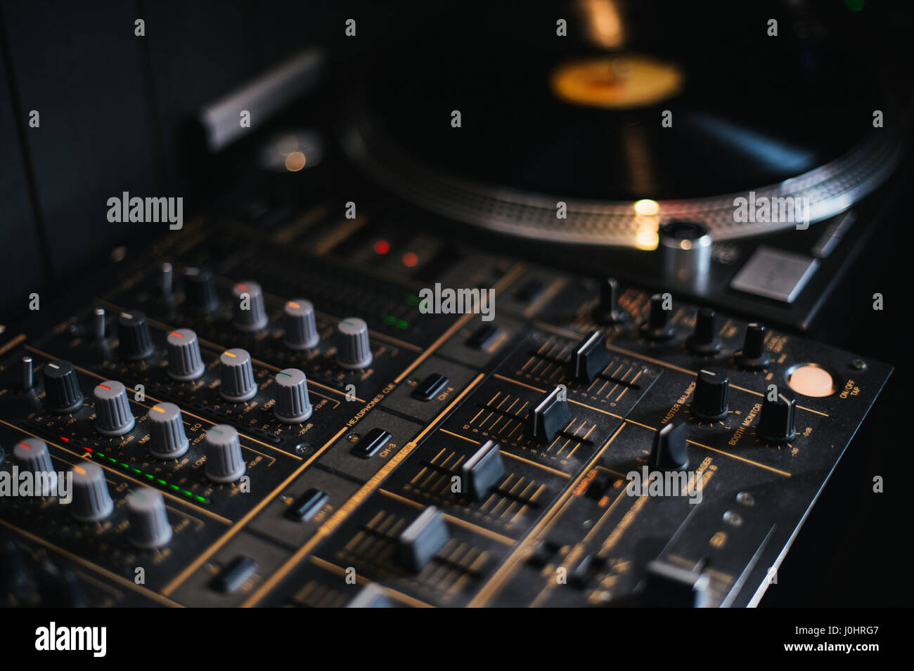 Audio mixer table hi-res stock photography and images - Alamy Audio mixer table hi-res stock photography and images - Alamy