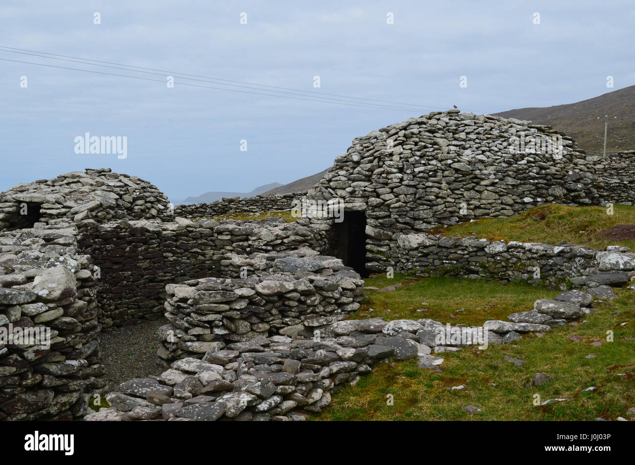 Village of beehive huts on Slea Head Penninsula Ireland Stock Photo - Alamy